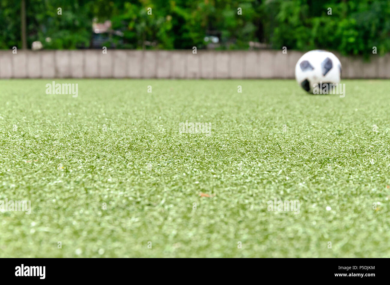 Prato di calcio, sfera in background. Soccer closeup dettaglio texture di sfondo. Foto Stock