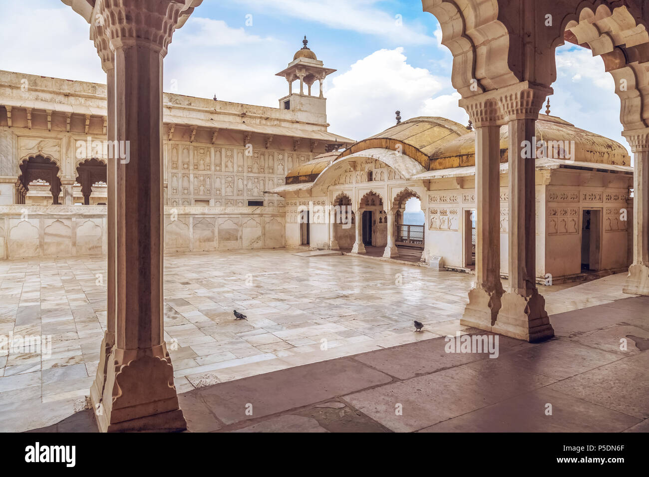 Palazzo Reale con architettura di marmo bianco a Agra Fort India Foto Stock