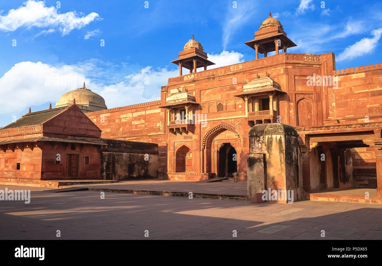 Fatehpur Sikri portale di ingresso a Jodha Bai Royal Palace. Fatehpur Sikri è un sito Patrimonio Mondiale dell'UNESCO a Agra Uttar Pradesh. Foto Stock