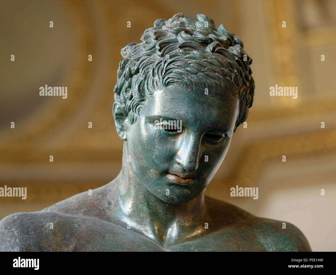 Il croato' Apoxyomenos (dettaglio) . Inglese: Statua di un atleta stesso di raschiatura o raschiatura del suo strigil. Français : statua d'onu athlète se raclant la peau ou figlio raclant strigile. . Iv secolo A.C. (originale). N/A 391' Apoxyomenos croato Louvre n09 Foto Stock