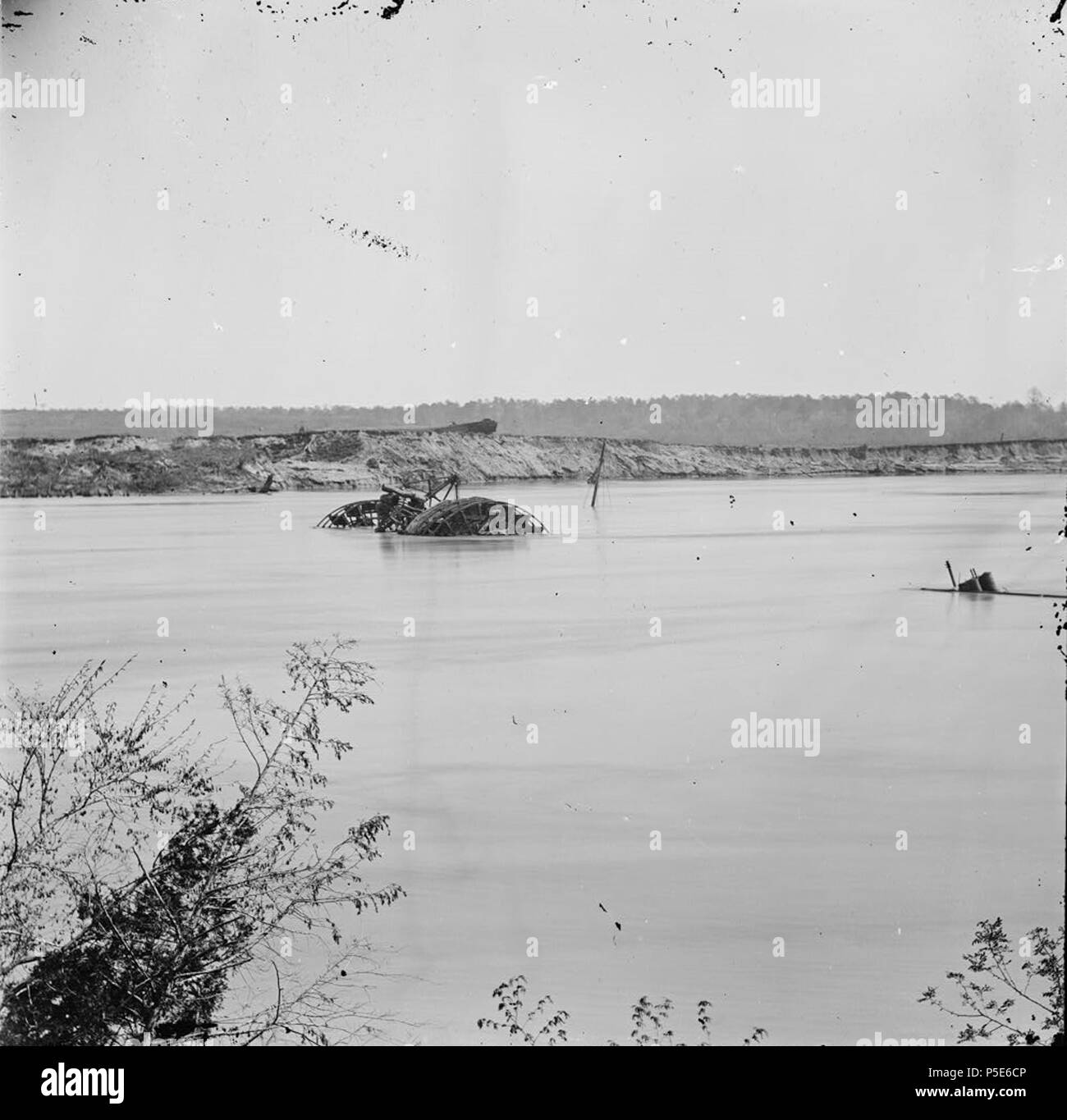 Inglese: Drewry's Bluff, Virginia. Ostruzioni in James River di fronte Fort Darling . Inglese: Drewry's Bluff, Virginia. Ostruzioni in James River di fronte Fort Darling . 1865. N/A 480 Drewry's Bluff, Virginia. Ostruzioni in James River Foto Stock