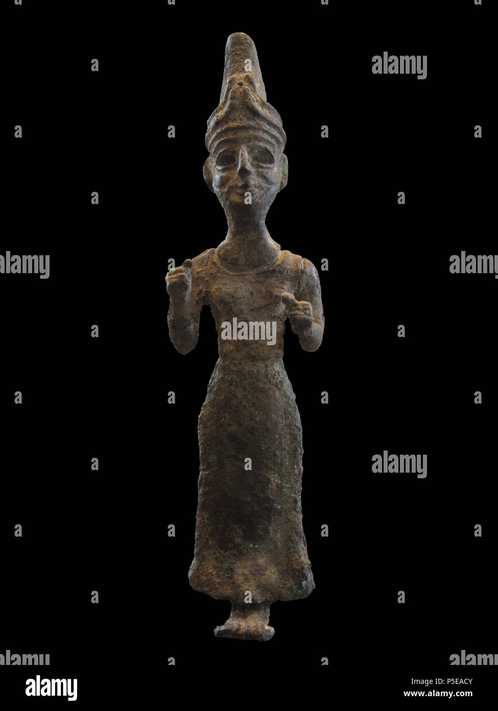 Godess facendo un segno di pace . Statuetta in bronzo di un abito donna vestita di un witj tiara, stringendo i suoi pugni, la mano destra sulla sua spalla e la mano sinistra. estesa tra circa 1700 e circa 1500 BC. N/A 114 AO2049-IMG 8109 Foto Stock