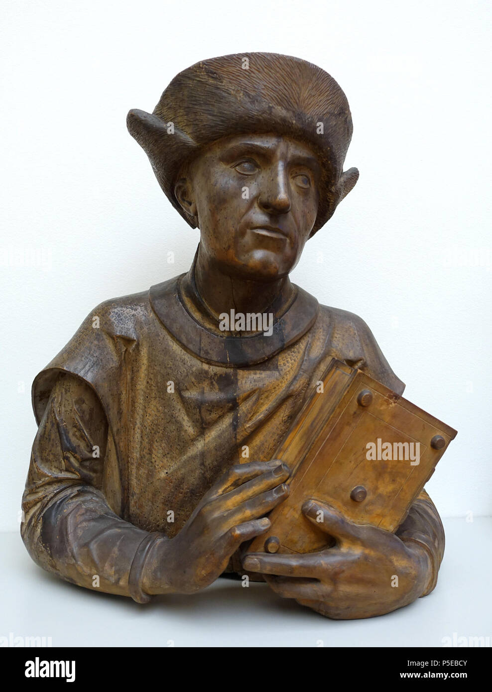 N/A. Inglese: presentano nell'Bode-Museum, Berlino, Germania. Questo lavoro è in quanto l'artista morì più di cento anni fa. La fotografia è stata ammessa nel museo senza restrizione. 12 novembre 2014, 10:38:21. Daderot 179 Rasa uomo con un cappuccio di pelliccia, Augsburg, prima del 1518, legno di pero - Bode-Museum - DSC03050 Foto Stock