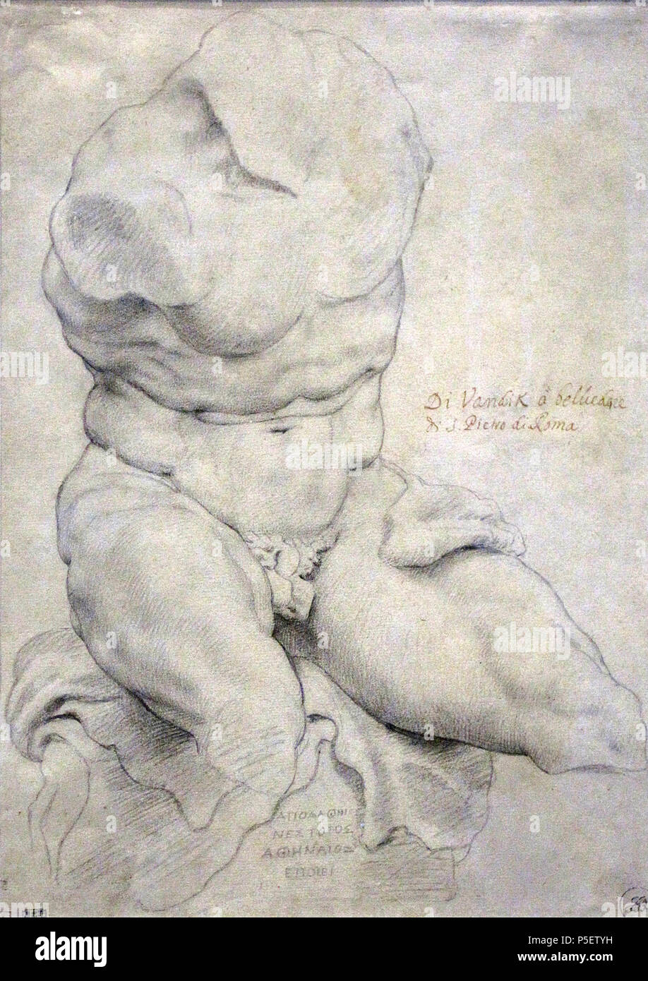 " Le Torse du Belvédère ", craie noire et mine de plomb (H. 37,5 cm ; l. 26,9 cm) réalisée entre 1601-1602 () par Pierre Paul Rubens. - OEuvre (N° RH.S.109) appartenant au musée Rubenshuis d'Anvers. Photographie réalisée lors de l'exposition temporaire l'Europe de Rubens - Musée du Louvre (lente). 6 0 Le Torse du Belvédère - P.P. Rubens - Rubenshuis - RH.S.109 Foto Stock