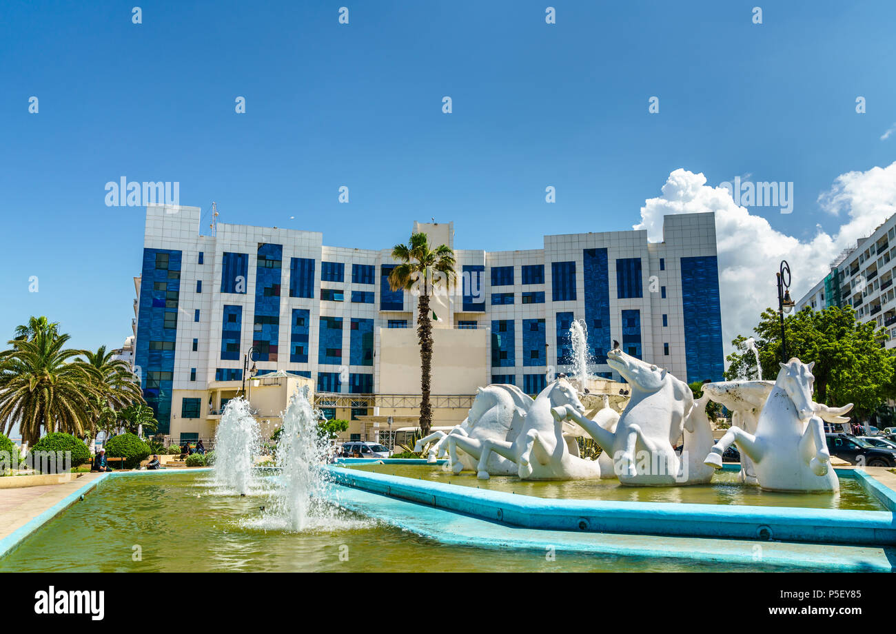 Fontana e Istituto Nazionale di Musica di Algeri, la capitale dell'Algeria Foto Stock