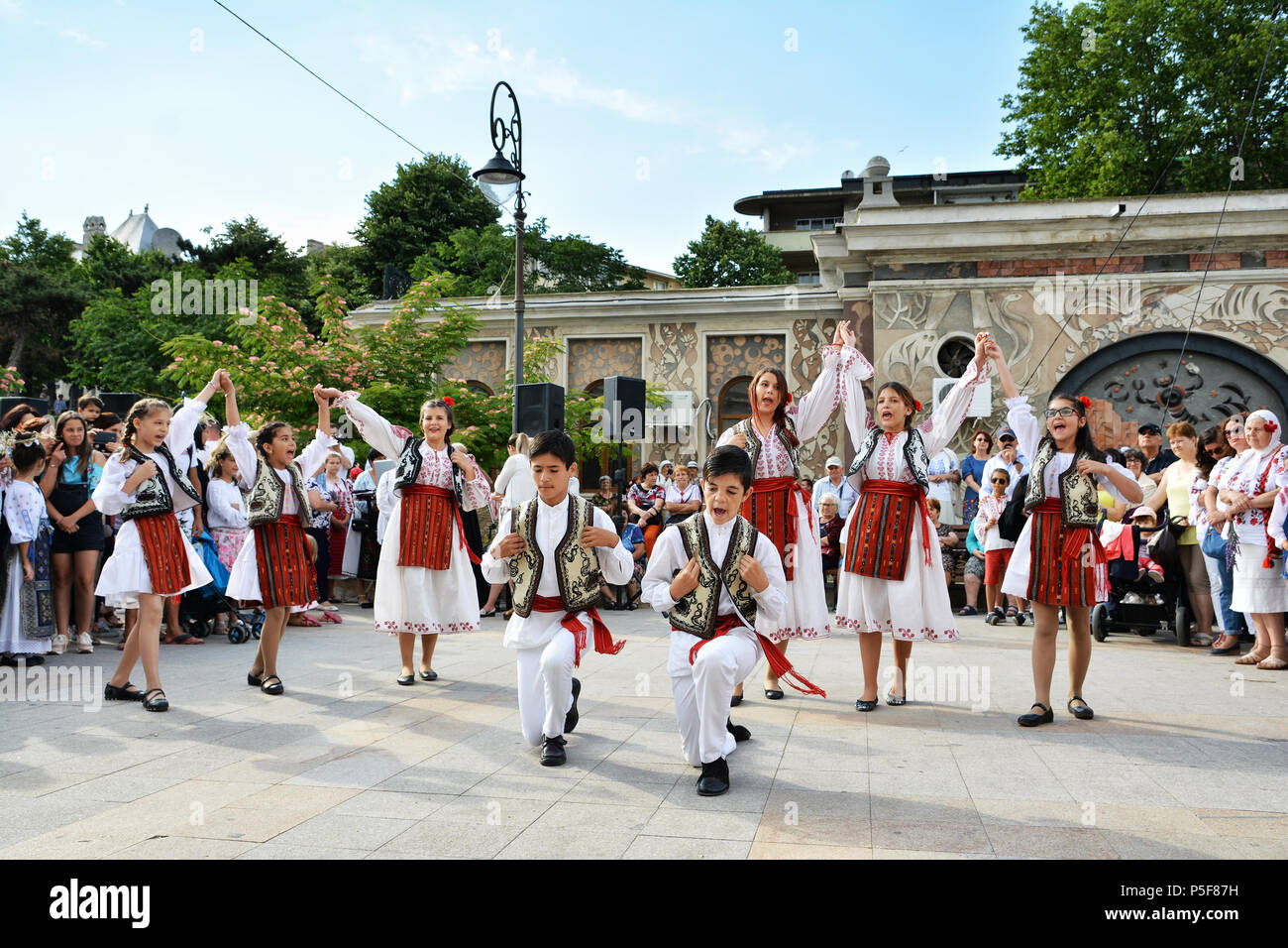 "Ziua isti ' - Giornata internazionale del rumeno camicetta ,tradizionale celebrazione sulla riva del Mar Nero in Constanta, Romania. Foto Stock