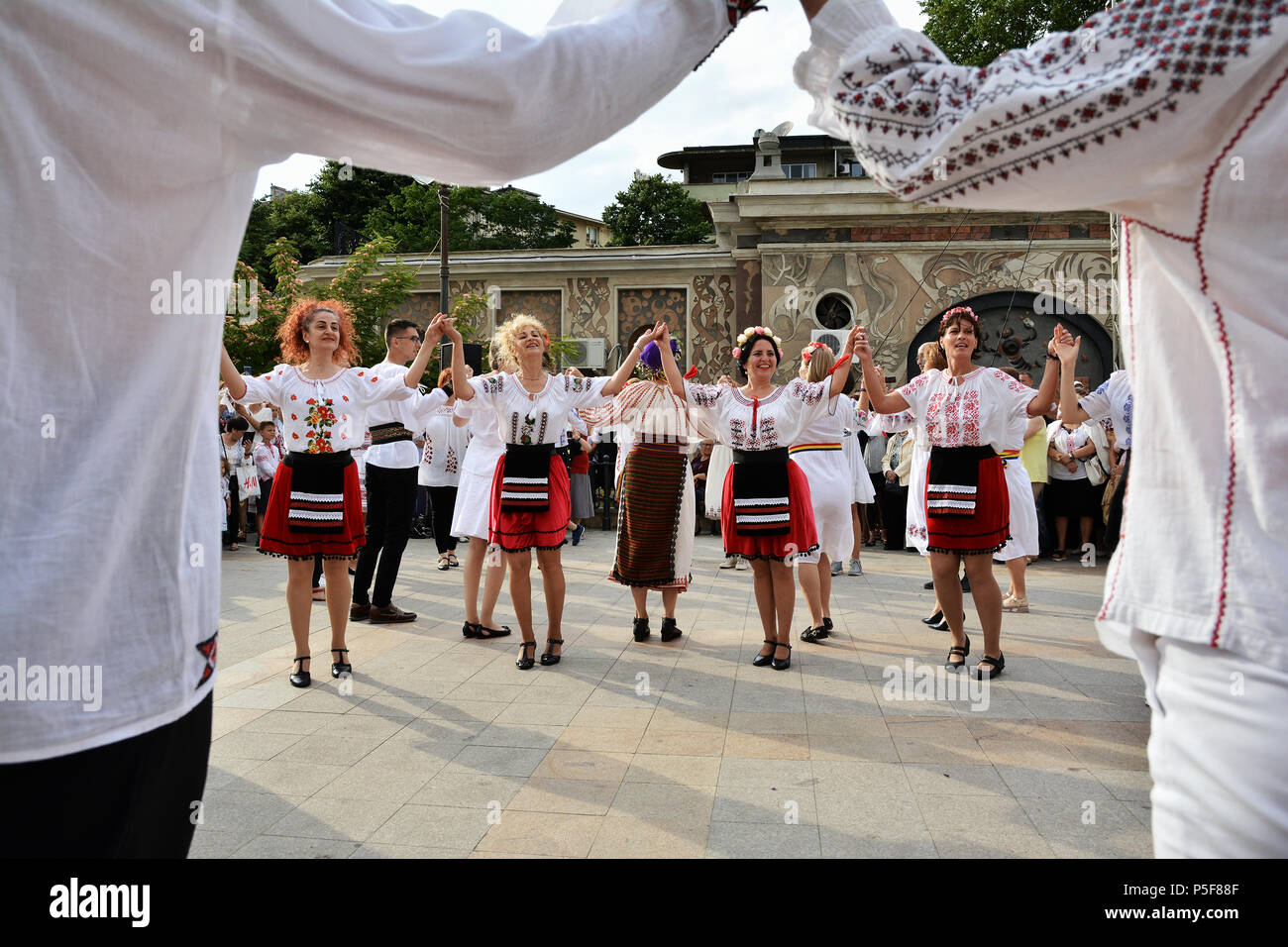 "Ziua isti ' - Giornata internazionale del rumeno camicetta ,tradizionale celebrazione sulla riva del Mar Nero in Constanta, Romania. Foto Stock