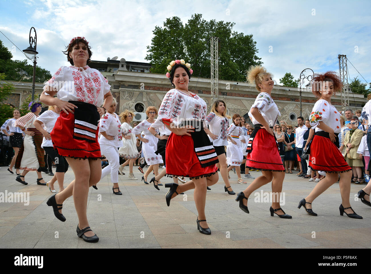 "Ziua isti ' - Giornata internazionale del rumeno camicetta ,tradizionale celebrazione sulla riva del Mar Nero in Constanta, Romania. Foto Stock