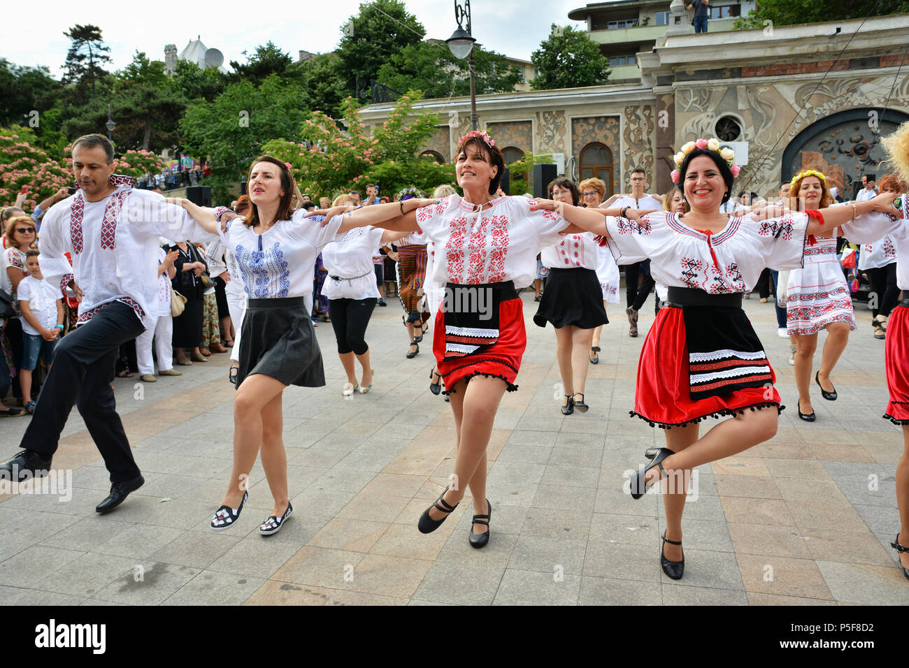"Ziua isti ' - Giornata internazionale del rumeno camicetta ,tradizionale celebrazione sulla riva del Mar Nero in Constanta, Romania. Foto Stock