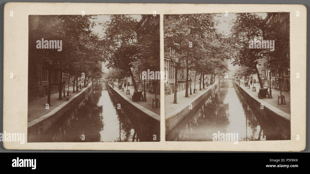 N/A. Nederlands: Beschrijving Amsterdam O.Z. Achterburgwal Oudezijds Achterburgwal 133-143 (rechts", v.l.n.r.) gezien in noordelijke richting naar brug nr. 214 bij de ingang van de Stoofsteeg (links). Link: Oudezijds Achterburgwal 116-144 (v.r.n.l.). Documenttype foto Vervaardiger Benschop'', Maarten Collectie Collectie Stadsarchief Amsterdam: stereofoto's Datering 1880 ca. t/m 1900 ca. Geografische naam Stoofsteeg Oudezijds Achterburgwal Inventarissen http://archief.amsterdam/archief/10007 Afbeeldingsbestand 010007000141 generato con Dememorixer . 1880 ca. t/m 1900 ca.. Maarten essere Foto Stock