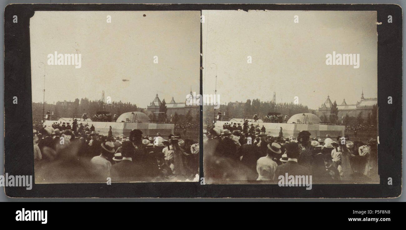N/A. Nederlands: Beschrijving Ballonvaart Opstijgen van een luchtballon op het Museumplein'', gezien in noordoostelijke richting incontrato links het Rijksmuseum. (Wijk 27) Documenttype foto Vervaardiger Benschop'', Maarten Collectie Collectie Stadsarchief Amsterdam: stereofoto's Geografische naam Museumplein Inventarissen http://archief.amsterdam/archief/10007 Afbeeldingsbestand 010007001400 generato con Dememorixer . Data sconosciuta. Maarten Benschop 165 Ballonvaart-005 - Maarten Benschop Foto Stock