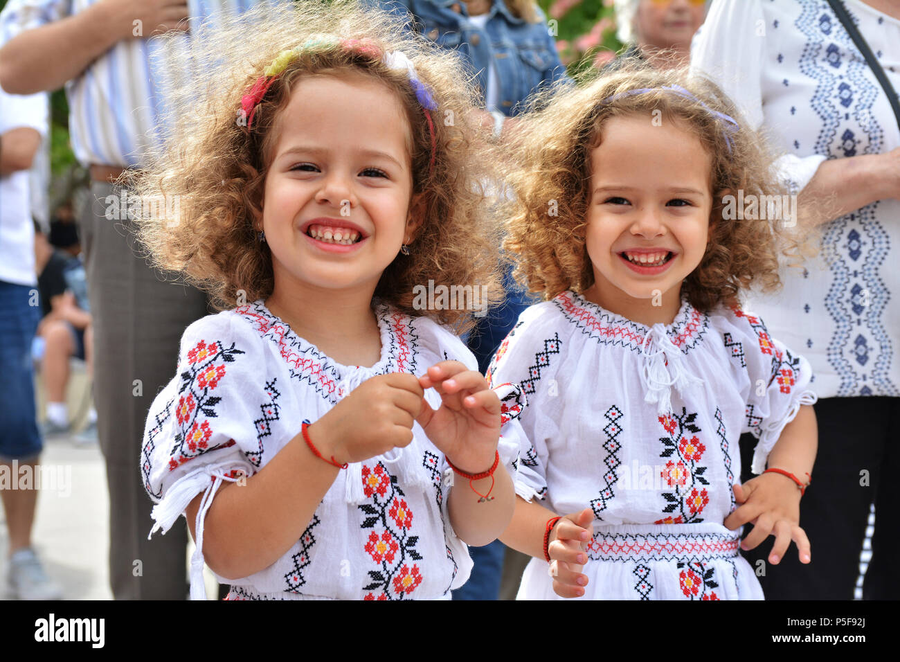 "Ziua isti ' - Giornata internazionale del rumeno camicetta ,tradizionale celebrazione sulla riva del Mar Nero in Constanta, Romania. Foto Stock