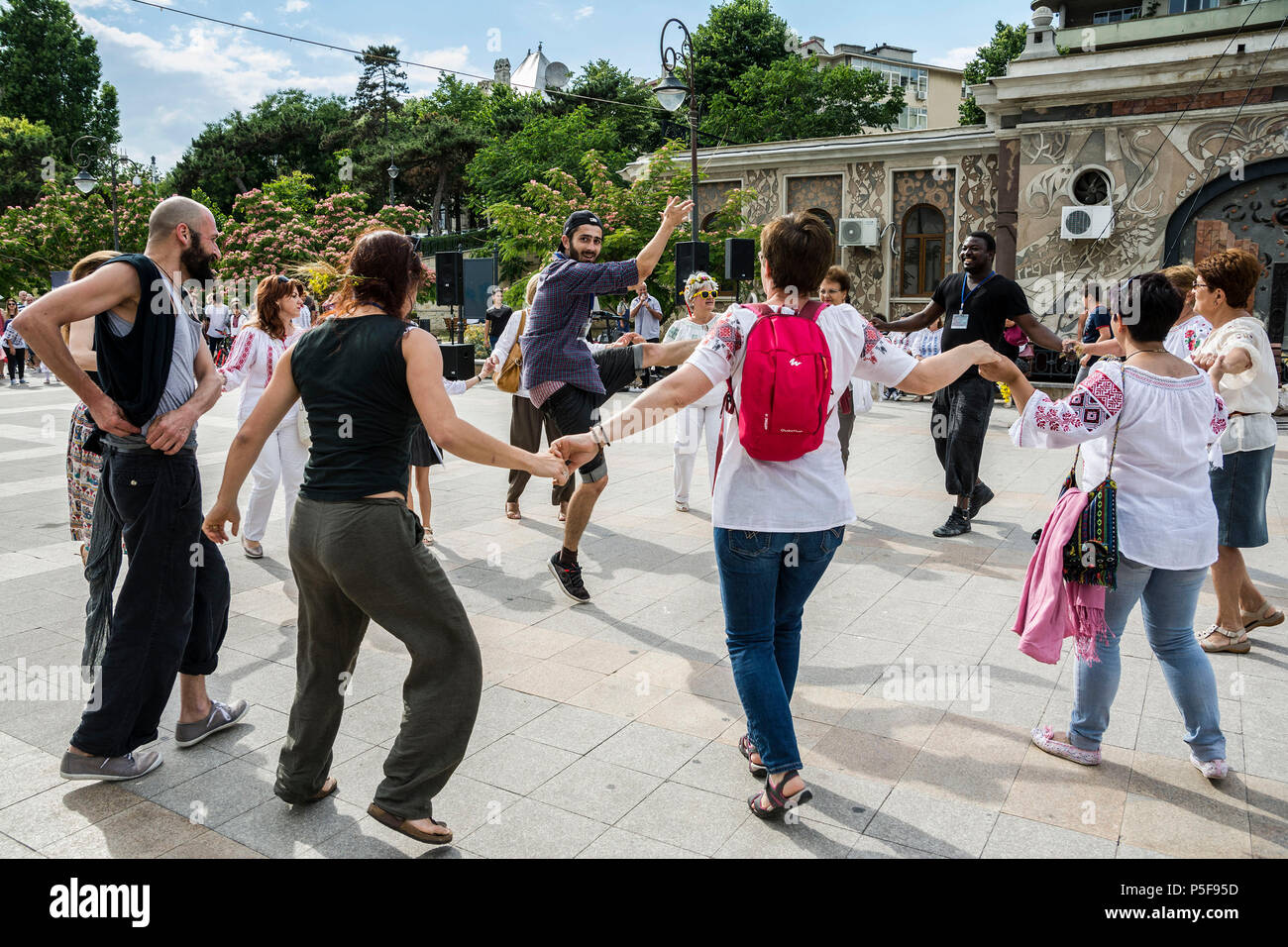 "Ziua isti ' - Giornata internazionale del rumeno camicetta ,tradizionale celebrazione sulla riva del Mar Nero in Constanta, Romania. Foto Stock