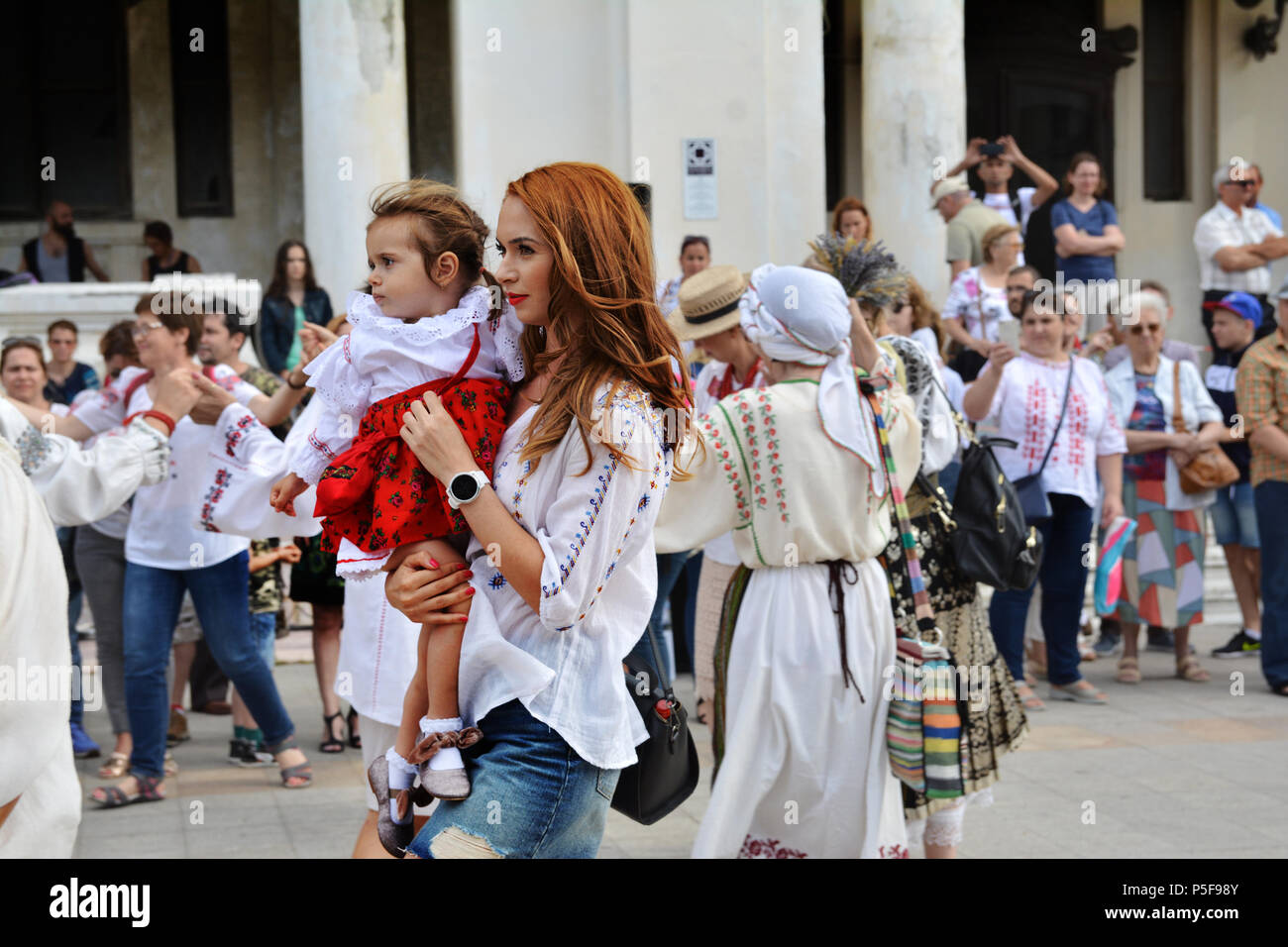 "Ziua isti ' - Giornata internazionale del rumeno camicetta ,tradizionale celebrazione sulla riva del Mar Nero in Constanta, Romania. Foto Stock
