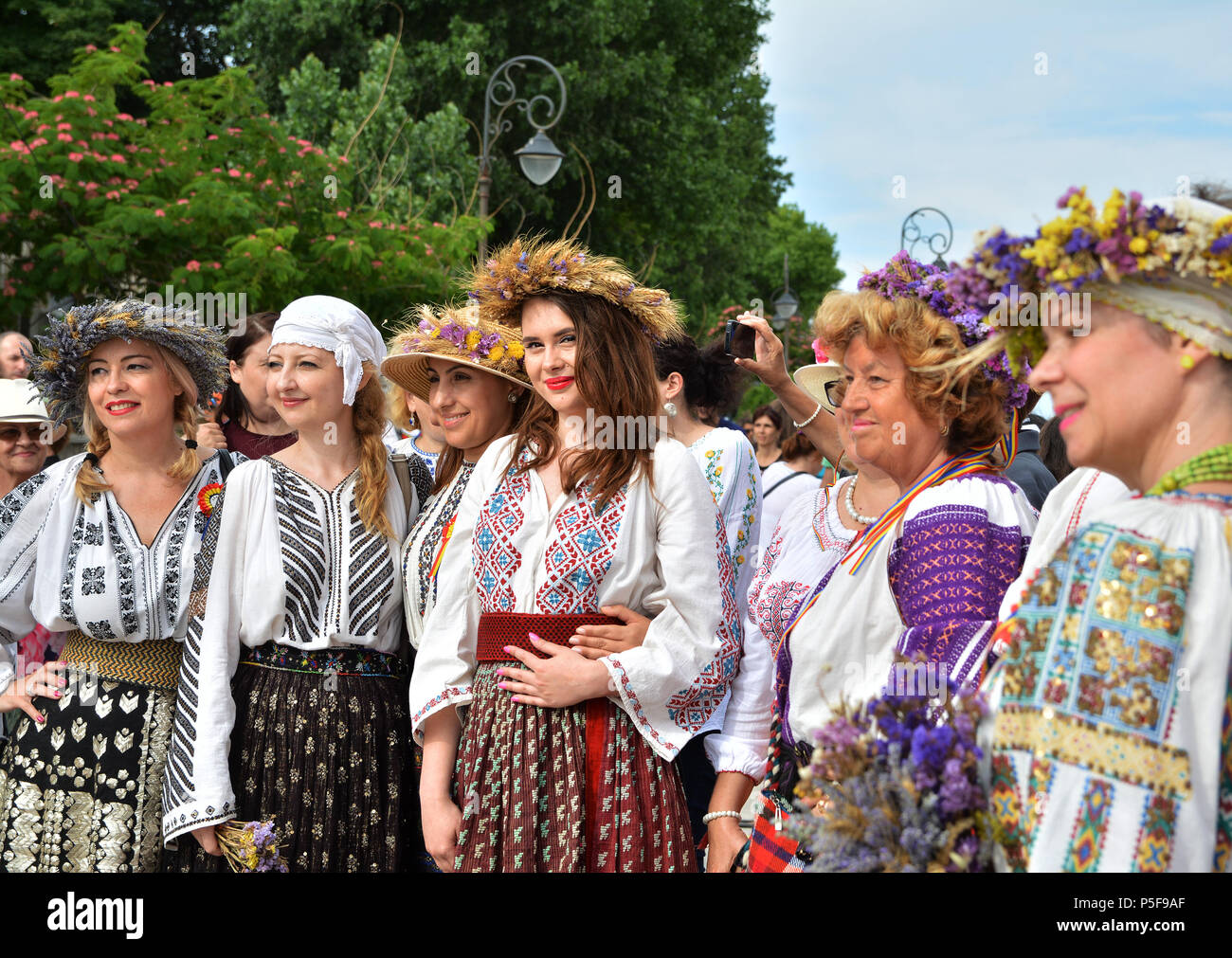 "Ziua isti ' - Giornata internazionale del rumeno camicetta ,tradizionale celebrazione sulla riva del Mar Nero in Constanta, Romania. Foto Stock