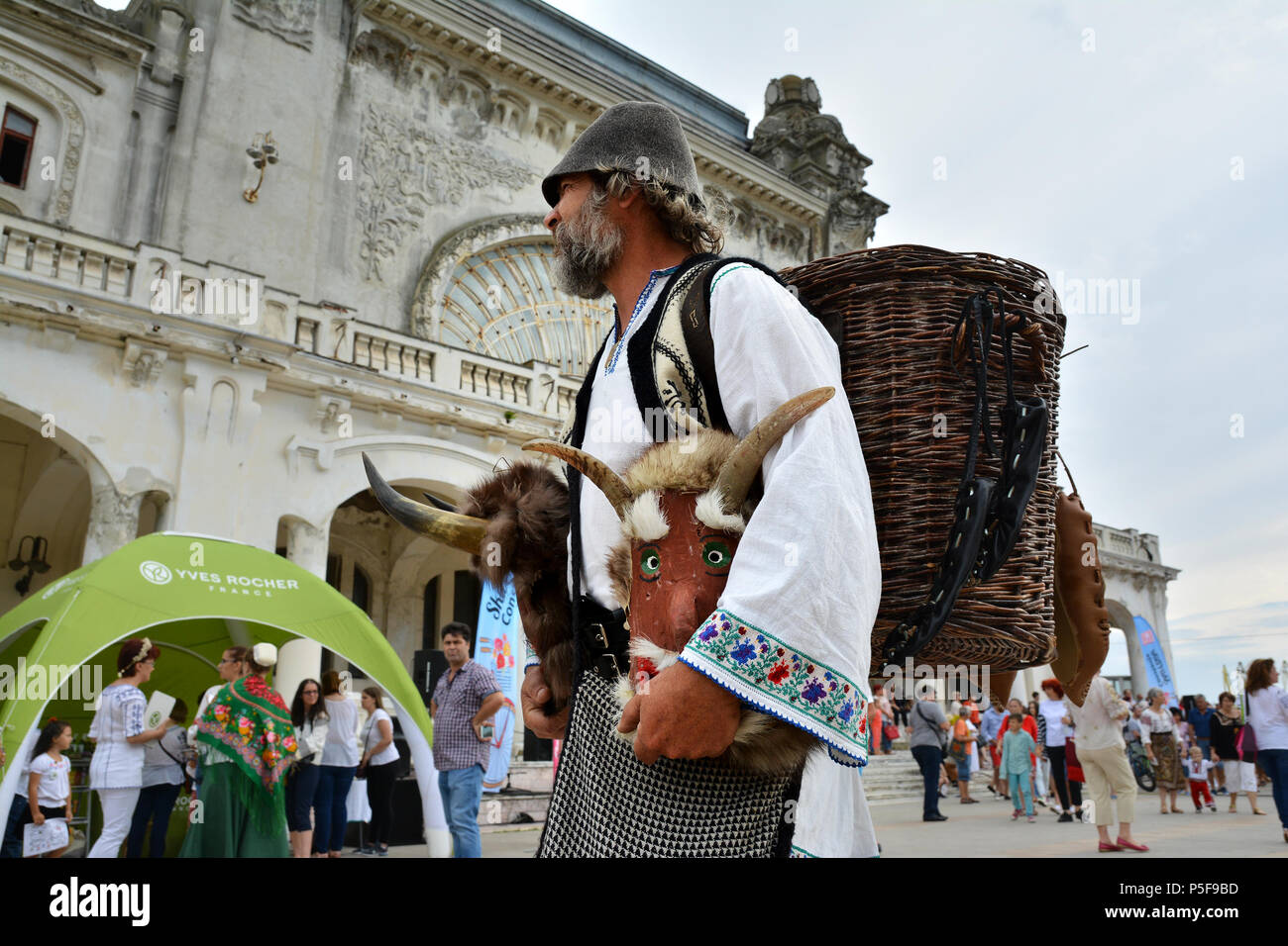 "Ziua isti ' - Giornata internazionale del rumeno camicetta ,tradizionale celebrazione sulla riva del Mar Nero in Constanta, Romania. Foto Stock