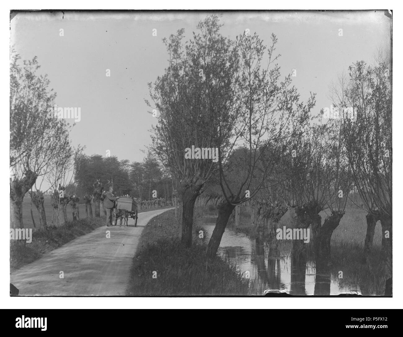 N/A. Nederlands: Beschrijving Abcoude e.o 't Gein. Documenttype foto Vervaardiger Olie, Jacob (1834-1905) Collectie Collectie Giacobbe Olie Jbz. Datering 17 mei 1898 Inventarissen http://stadsarchief.amsterdam.nl/archief/10019 Afbeeldingsbestand 010019001155 generato con Dememorixer . 17 maggio 1898. Giacobbe Olie (1834-1905) nomi alternativi Giacobbe Olie Jbz. Giacobbe Olie Jbzn. Descrizione fotografo olandese Data di nascita e morte 19 Ottobre 1834 25 aprile 1905 Luogo di nascita e morte Amsterdam Amsterdam periodo di lavoro lavoro 1847-1905 posizione Amsterdam (1847-1905), Abcoude (1886-1890) Autorità Foto Stock