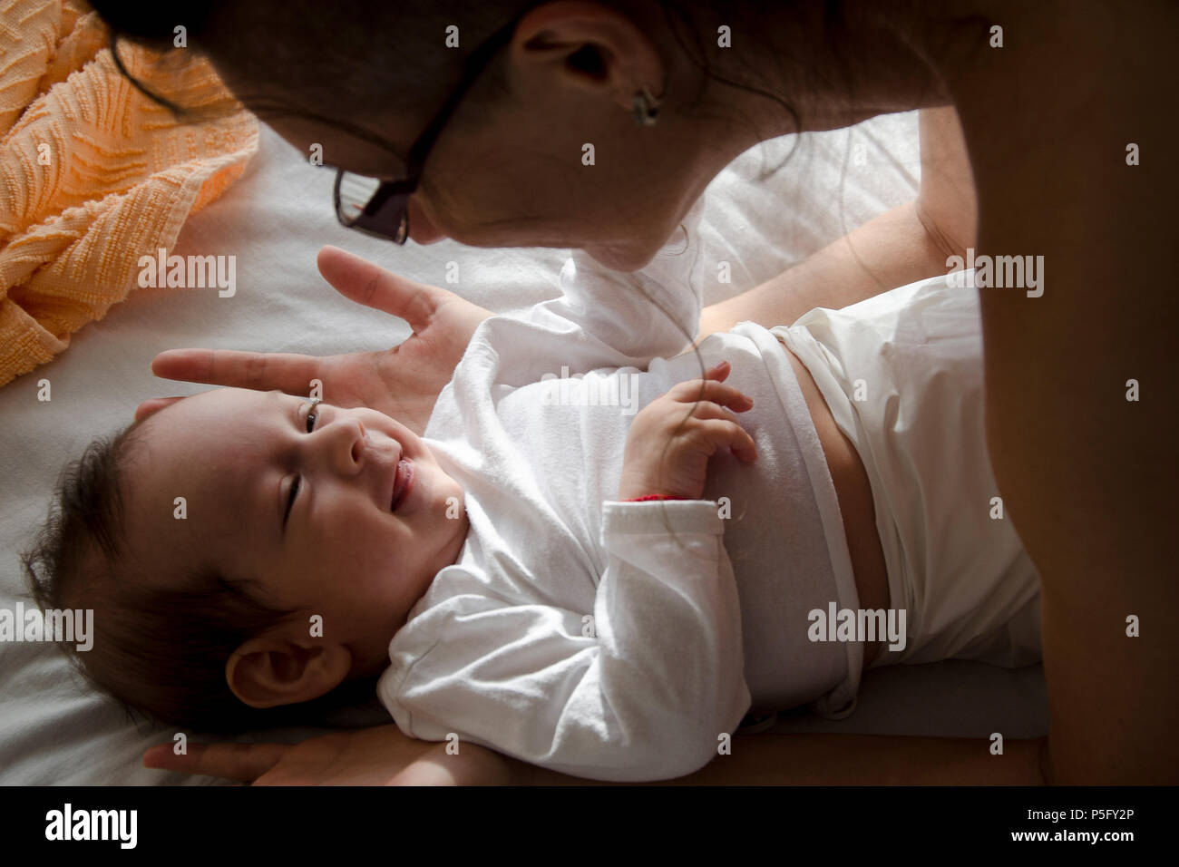 Diaper change immagini e fotografie stock ad alta risoluzione - Alamy