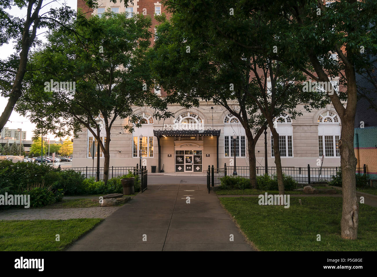 UTICA, NY, Stati Uniti d'America - 25 giugno 2018: ingresso al Double Tree Hotel Hilton Thru Genesee Street, Utica,NY, STATI UNITI D'AMERICA. Giugno 25, 2018. Foto Stock