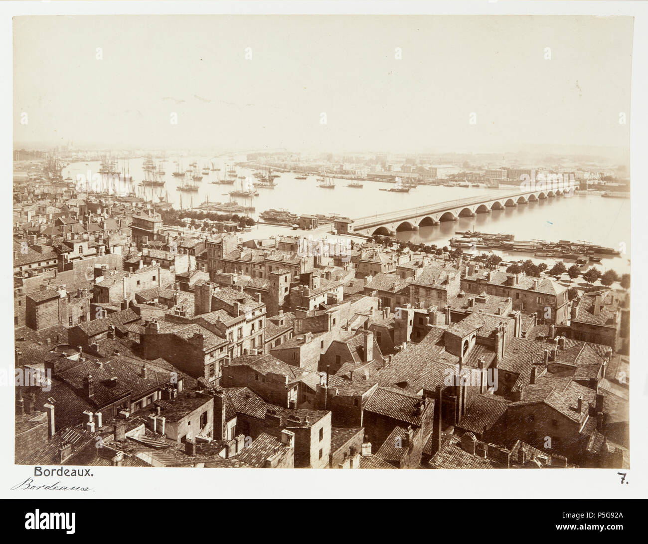 . Nota: per scopi documentali la descrizione originale è stato conservato. Correzioni fattuali e descrizioni alternative sono incoraggiati separatamente dalla descrizione originale. Bordeaux Nyckelord: Stad, Resealbum, Foto. Fotografi . Svenska: Bordeaux, Frankrike.Fotografierna LXVI:K.F.01.-51. Är köpta av Johanna Kempe, f. Wallis, ho Parigi, Tours, Bordeaux, Arcachon, Biarritz, Pau, Lourdes, Toulouse, Clermont-Ferrand och Lyon, vid hennes vistelse ho nämnda städer tillsammans med peccato dotter och svärson, Wilhelmina och Walther von Hallwyl dotterdöttrarna, Ellen och Irma samt fröken Caroline Pf Foto Stock