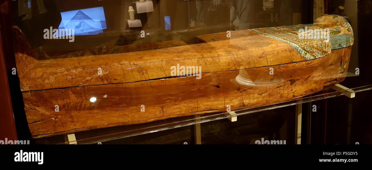 N/A. Inglese: mostra a Harvard Museo semitica, Harvard University - Cambridge, Massachusetts, STATI UNITI D'AMERICA. Questo lavoro è abbastanza vecchio in modo che sia in . 3 aprile 2016, 14:04:09. Daderot 364 bara di Satmut, Egitto, Tebe, Dynasty 22, 945-712 BC, legno verniciato - Harvard semita Museum - Cambridge - DSC06129 Foto Stock