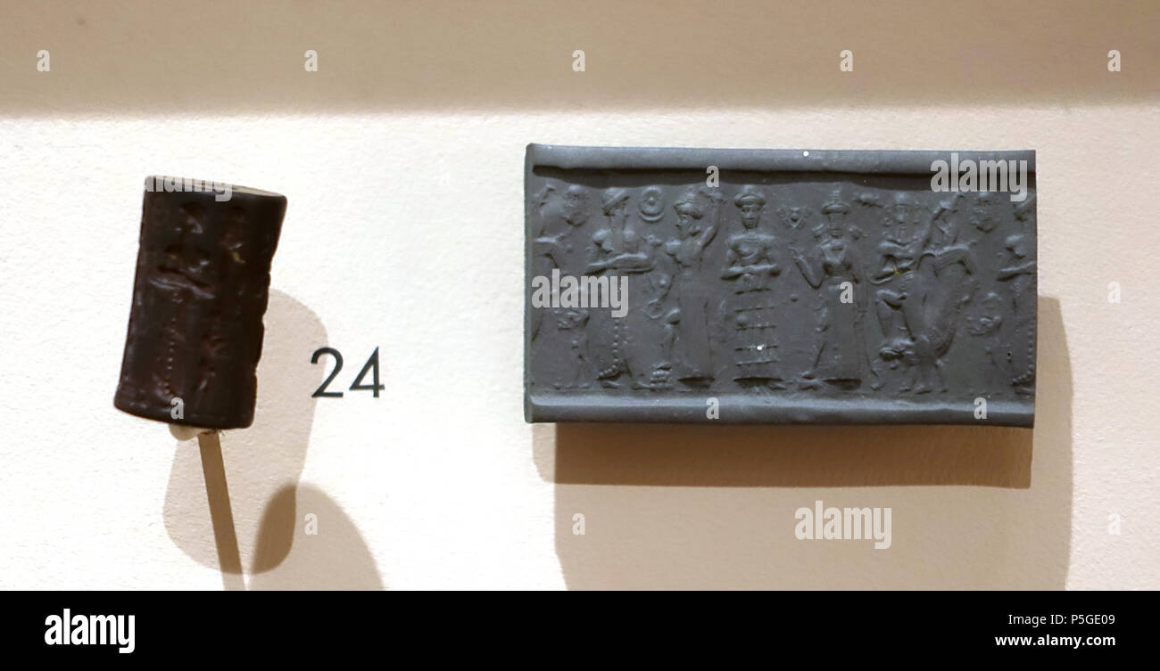 N/A. Inglese: mostra a Harvard Museo semitica, Harvard University - Cambridge, Massachusetts, STATI UNITI D'AMERICA. Questo lavoro è abbastanza vecchio in modo che sia in . 3 aprile 2016, 14:14:02. Daderot 396 guarnizione cilindro con la presentazione e la scena di combattimento, periodo antico babilonese, c. 2000-1600 BC - Harvard semita Museum - Cambridge - DSC06186 Foto Stock