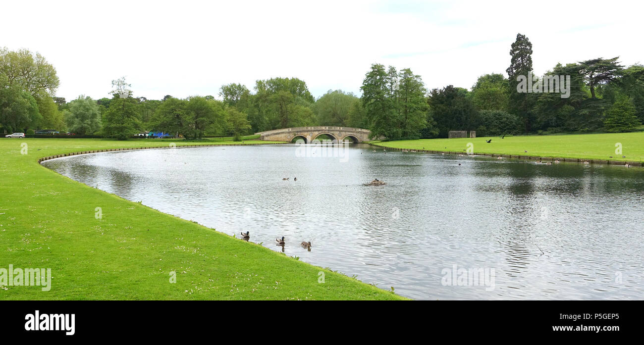 N/A. Inglese: Adam ponte sopra la camma - Audley End House - Essex, Inghilterra. Progettato da Robert Adam. 22 maggio 2016, 11:19:28. Daderot 58 Adam ponte sopra la camma - Audley End House - Essex, Inghilterra - DSC09473 Foto Stock