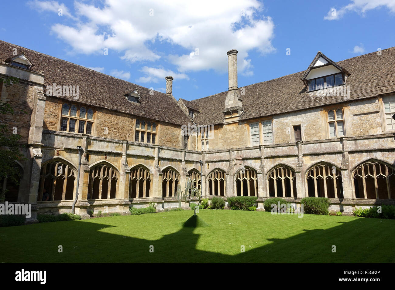 N/A. Inglese: Chiostri - Lacock Abbey - Wiltshire, Inghilterra. 26 maggio 2016, 10:32:58. Daderot 354 Chiostri - Lacock Abbey - Wiltshire, Inghilterra - DSC00844 Foto Stock