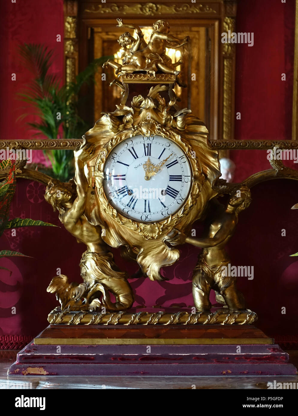 N/A. Inglese: voce in Waddesdon Manor - Buckinghamshire, Inghilterra. 8 giugno 2016, 07:08:55. Daderot 353 orologio da Noel Baltazar e Charles-Michel Cochois, Parigi,1745-1749 - Waddesdon Manor - Buckinghamshire, Inghilterra - DSC07608 Foto Stock