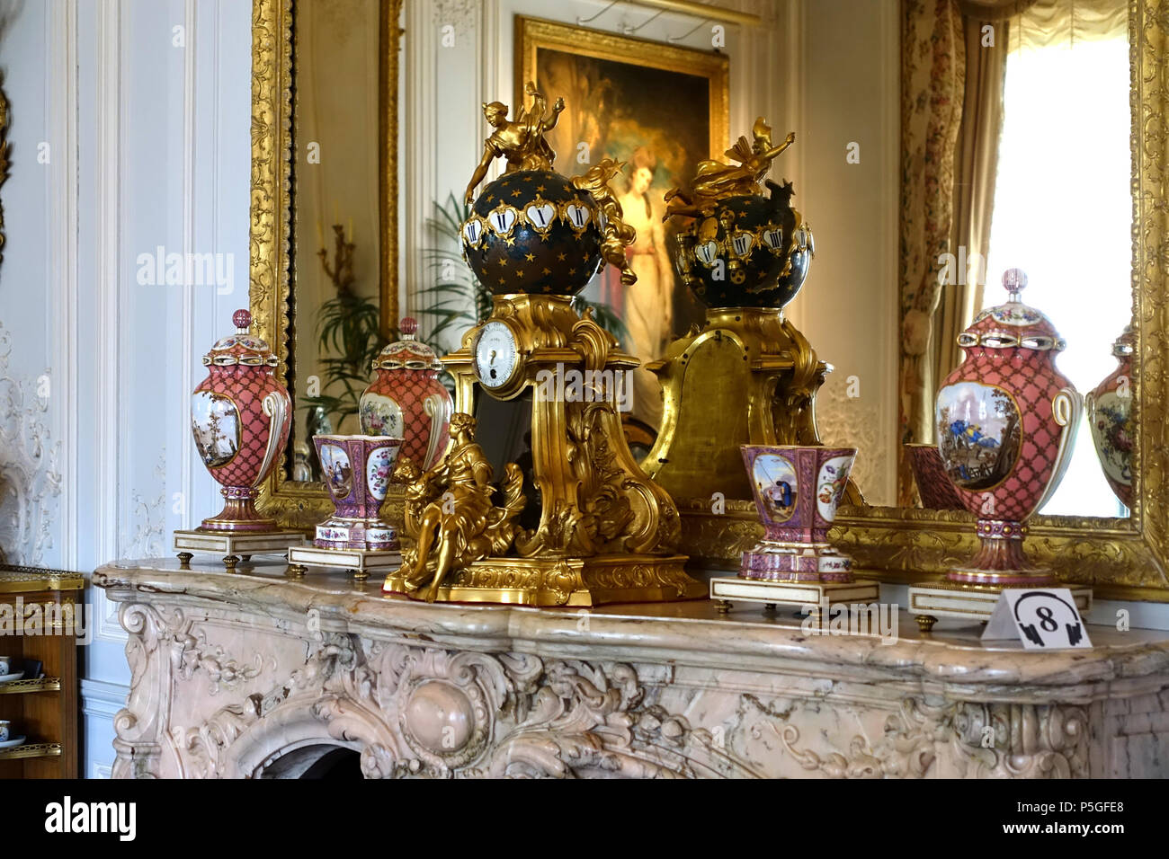 353 OROLOGIO da Jacques Caffieri, il movimento da Julien Le Roy, smaltatura da Antoine-Nicolas Martinière, Parigi, 1748-1749 - Waddesdon Manor - Buckinghamshire, Inghilterra - DSC07646 Foto Stock