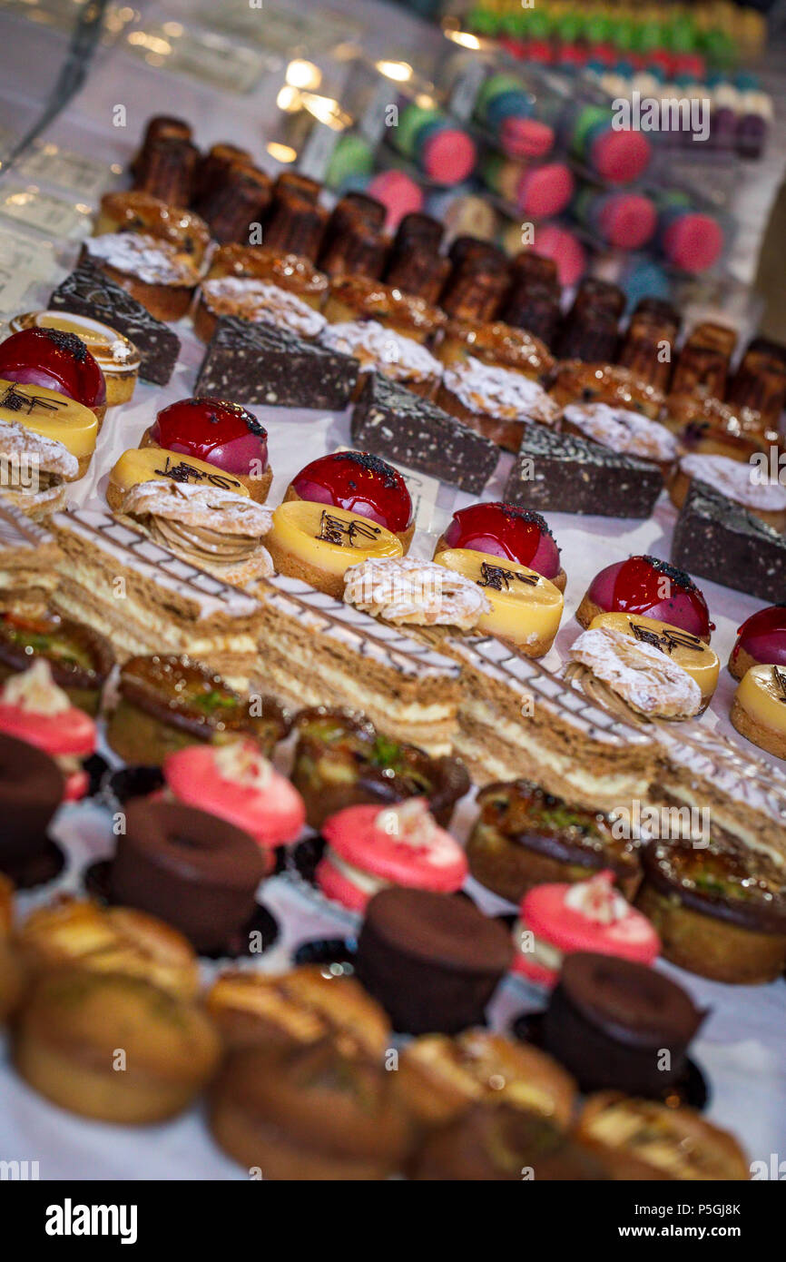 Stallo torta al Mercato di Borough, Londra Foto Stock