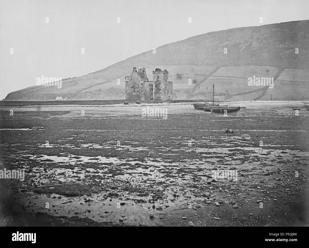 Chateau de Jacques IV, Île d'Arran, Écosse *circa 1865 335 Chateau de Jacques IV, Île d'Arran, Écosse (1865) Foto Stock