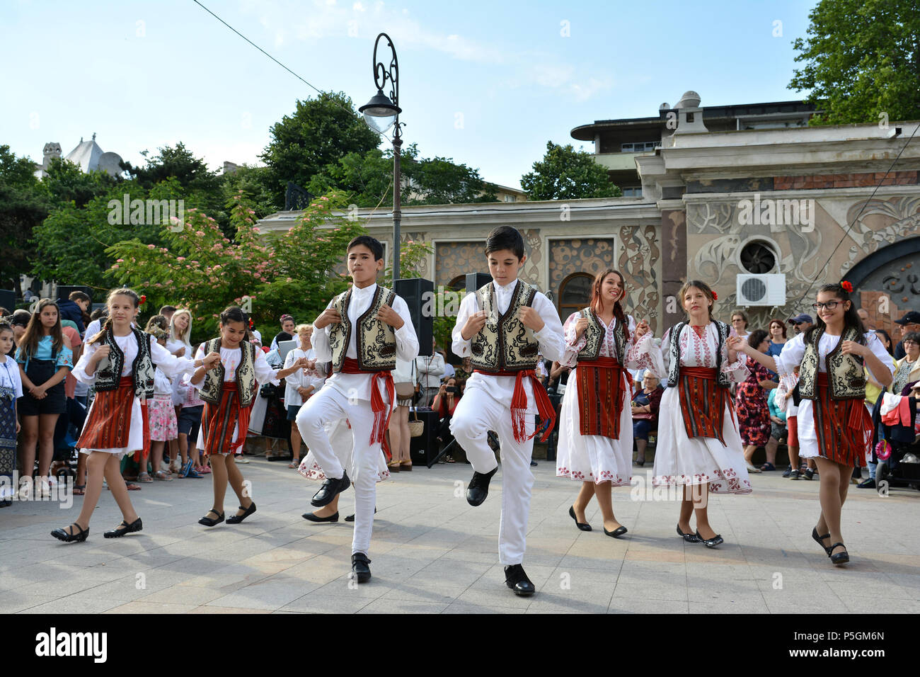 "Ziua isti ' - Giornata internazionale del rumeno camicetta ,tradizionale celebrazione sulla riva del Mar Nero in Constanta, Romania. Foto Stock