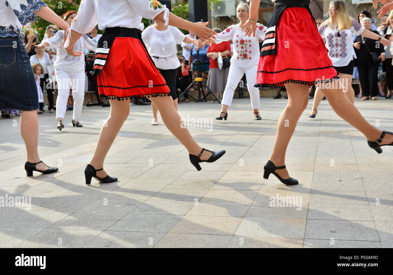 "Ziua isti ' - Giornata internazionale del rumeno camicetta ,tradizionale celebrazione sulla riva del Mar Nero in Constanta, Romania. Foto Stock