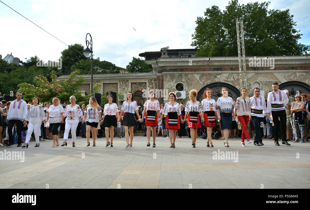 "Ziua isti ' - Giornata internazionale del rumeno camicetta ,tradizionale celebrazione sulla riva del Mar Nero in Constanta, Romania. Foto Stock