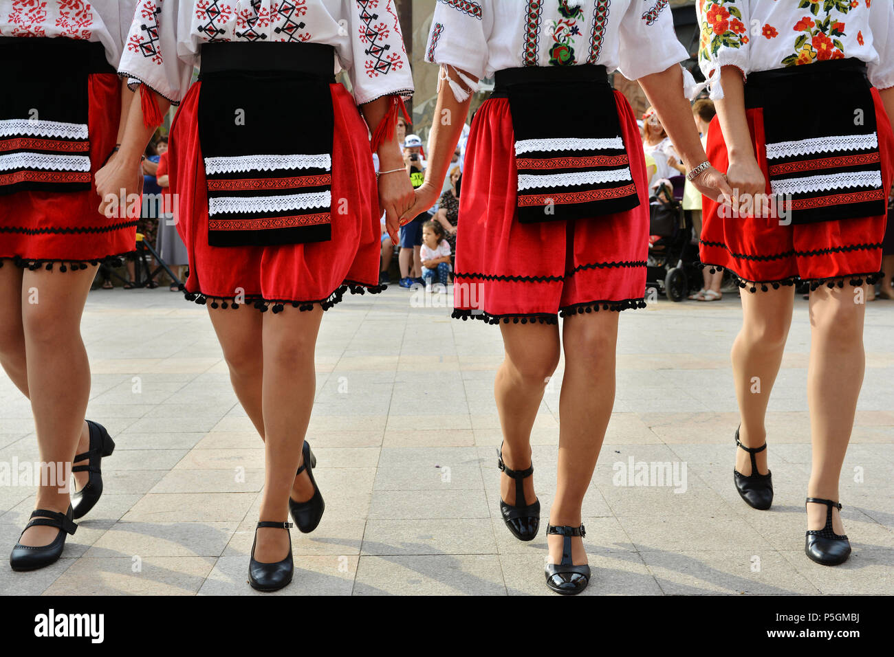 "Ziua isti ' - Giornata internazionale del rumeno camicetta ,tradizionale celebrazione sulla riva del Mar Nero in Constanta, Romania. Foto Stock