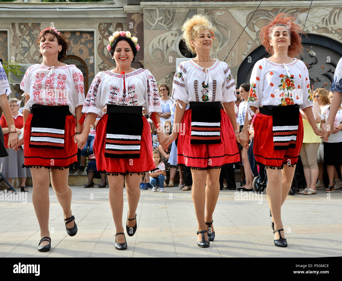 "Ziua isti ' - Giornata internazionale del rumeno camicetta ,tradizionale celebrazione sulla riva del Mar Nero in Constanta, Romania. Foto Stock