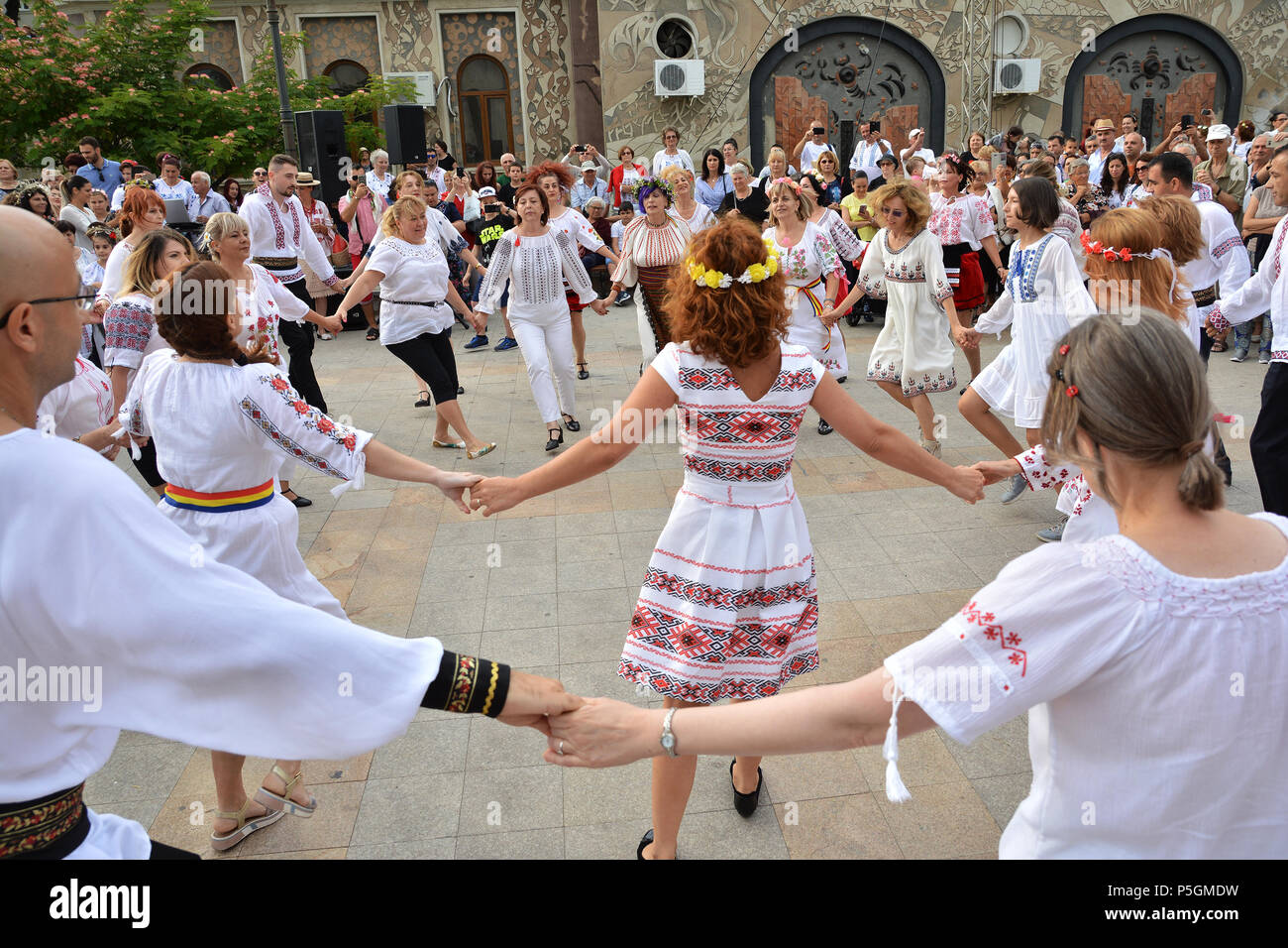 "Ziua isti ' - Giornata internazionale del rumeno camicetta ,tradizionale celebrazione sulla riva del Mar Nero in Constanta, Romania. Foto Stock