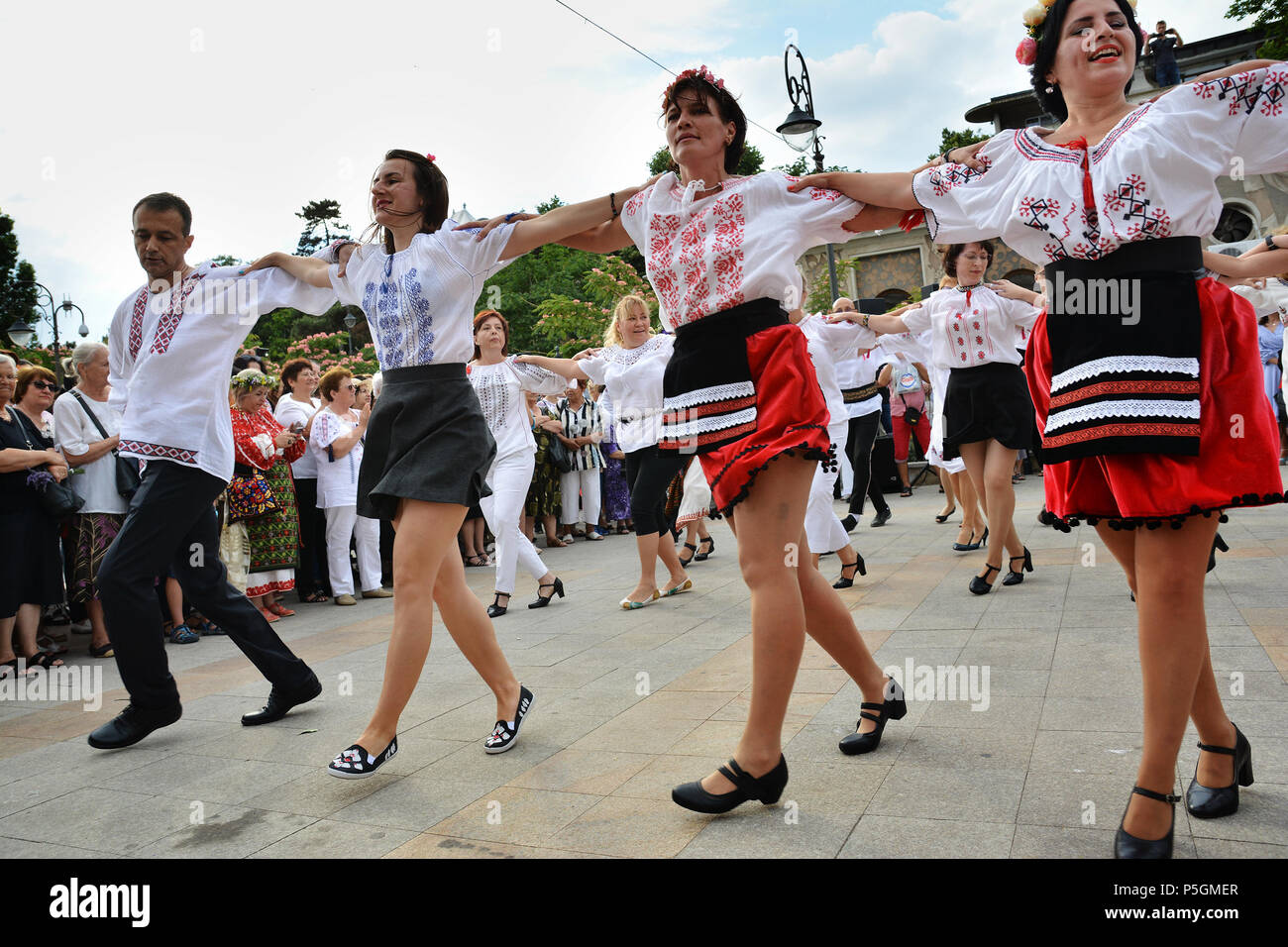 "Ziua isti ' - Giornata internazionale del rumeno camicetta ,tradizionale celebrazione sulla riva del Mar Nero in Constanta, Romania. Foto Stock
