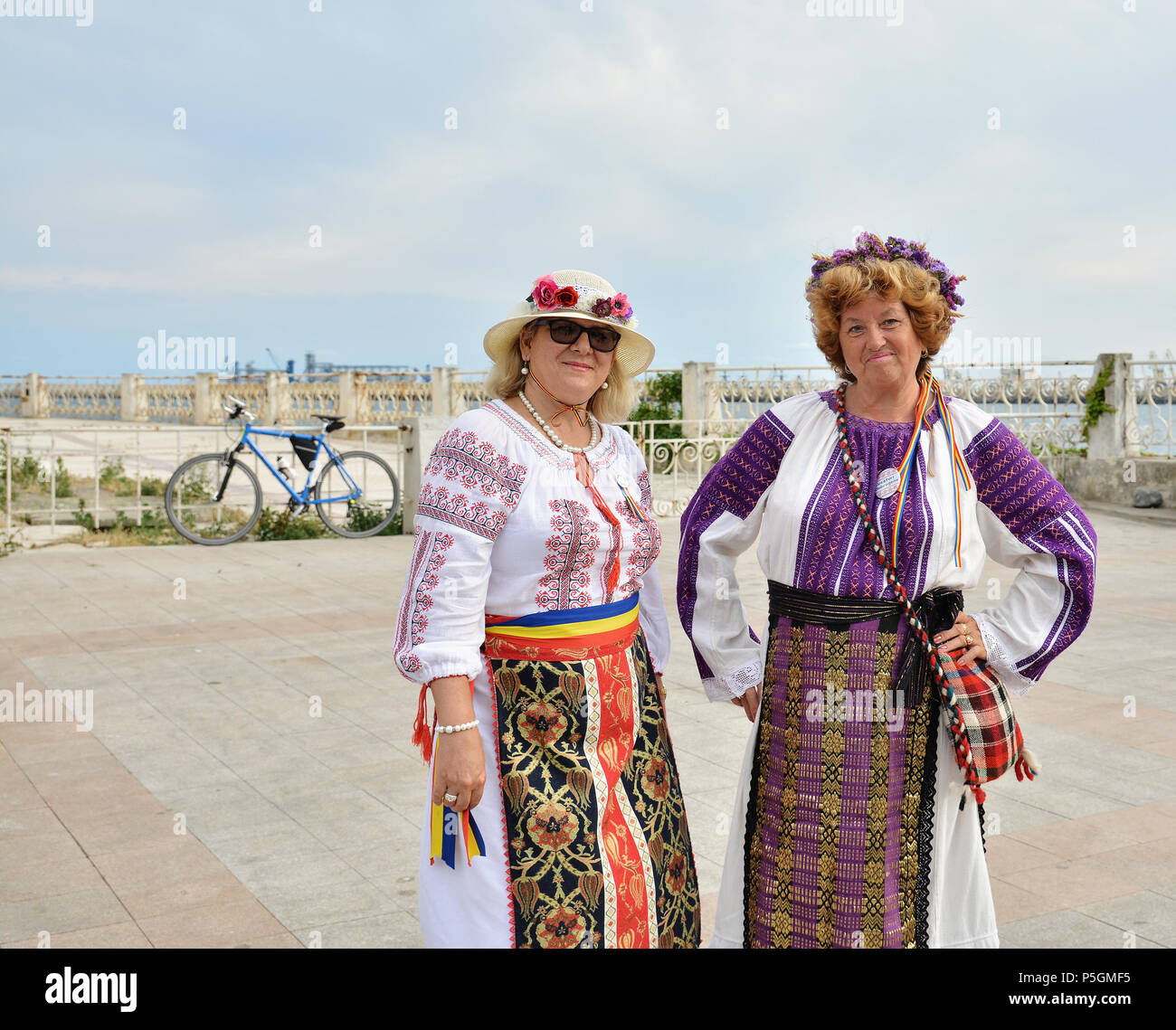 "Ziua isti ' - Giornata internazionale del rumeno camicetta ,tradizionale celebrazione sulla riva del Mar Nero in Constanta, Romania. Foto Stock