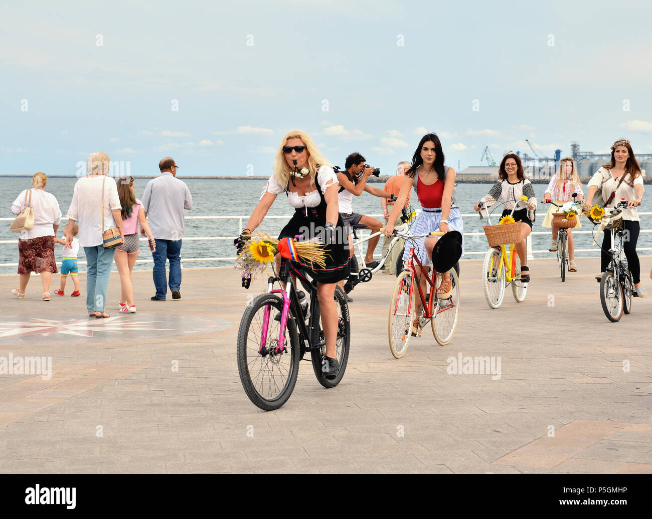 "Ziua isti ' - Giornata internazionale del rumeno camicetta ,tradizionale celebrazione sulla riva del Mar Nero in Constanta, Romania. Foto Stock