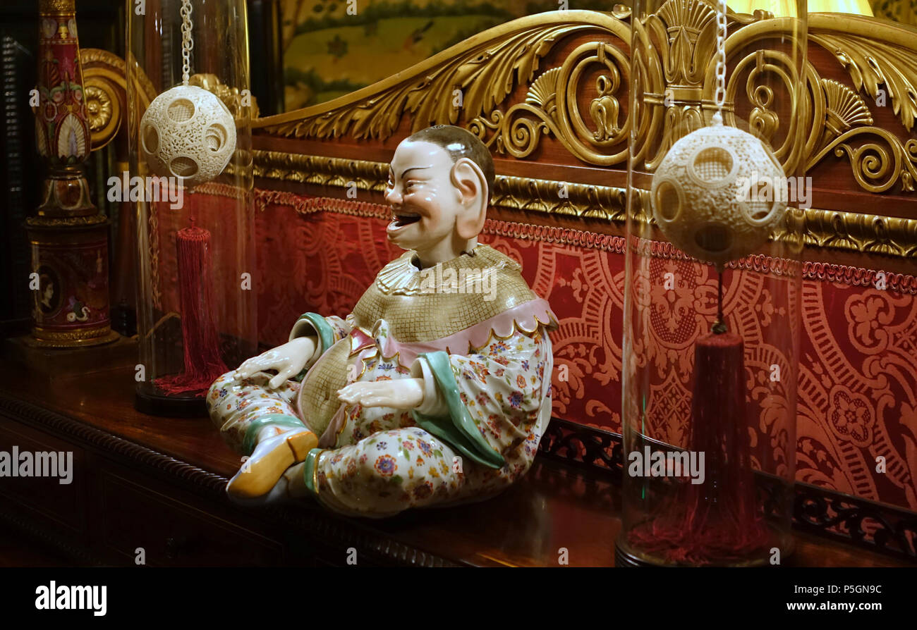 N/A. Inglese: Leicester camera da letto, la Chatsworth House - Derbyshire, Inghilterra. 18 giugno 2016, 10:56:20. Daderot 214 Bobble-testa e ninnolo palle - Camera da letto di Leicester, Chatsworth House - Derbyshire, Inghilterra - DSC03380 Foto Stock