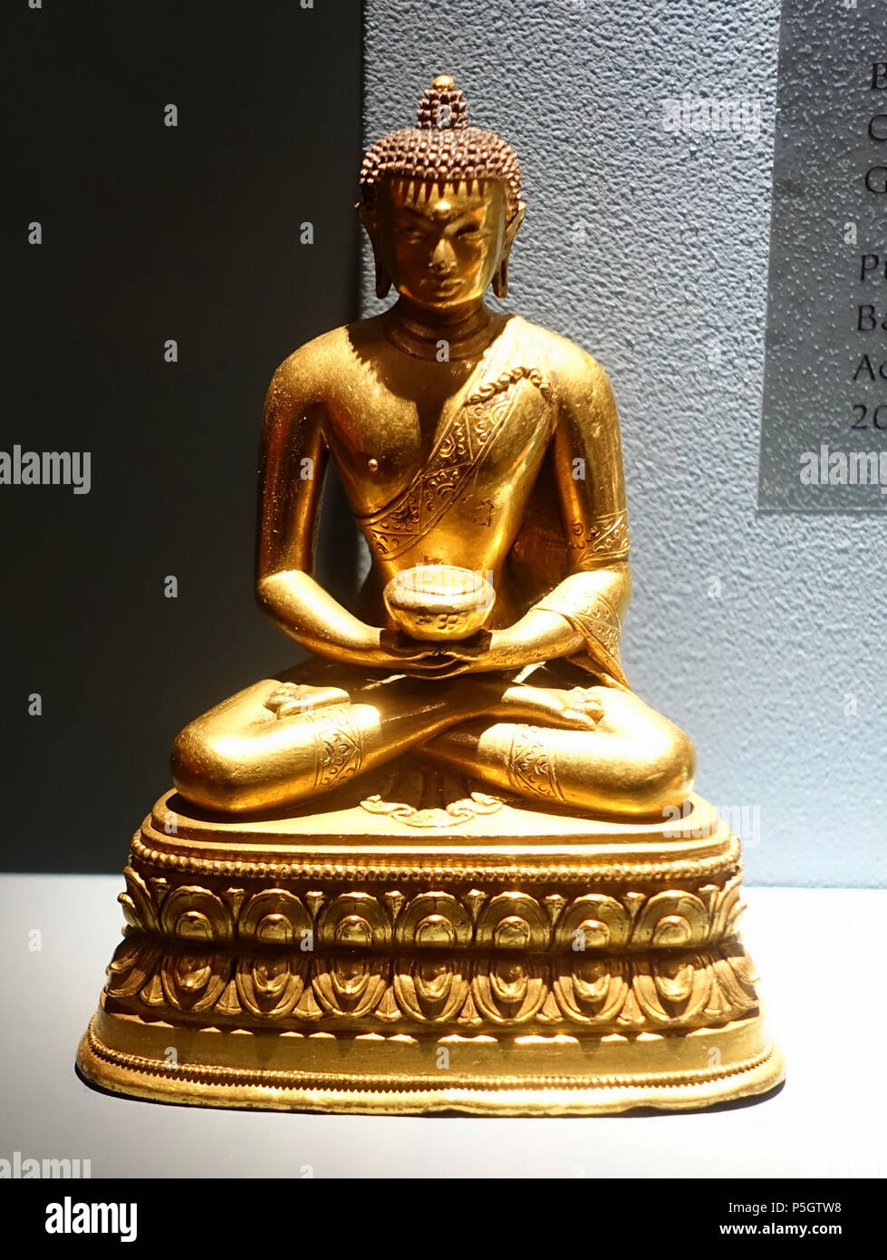 N/A. Inglese: mostra a Middlebury College Museo di Arte - Middlebury, Vermont, USA. 4 marzo 2017, 15:42:06. Daderot 248 Buddha, Mongolia, 1600, bronzo dorato - Middlebury College Museo di Arte - Middlebury, VT - DSC08183 Foto Stock