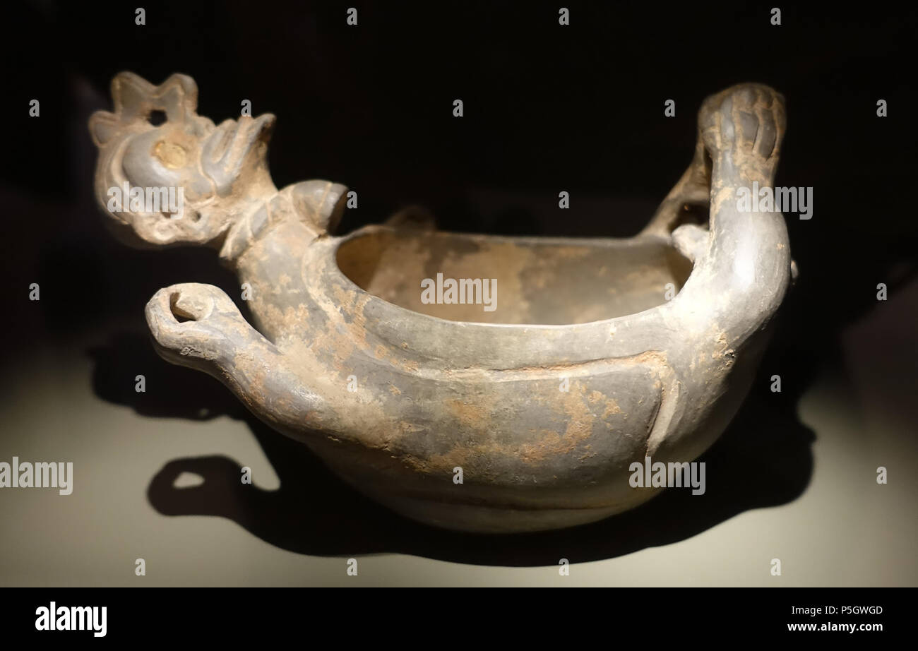 227 Vaso raffigurante una scimmia, Zapoteco, Monte Alban area, Oaxaca, Fine periodo formativo, Monte Alban I, c. 400-100 BC, in ceramica con tracce di stucco e vernice - Museo dell'Arte di Dallas - DSC04554 Foto Stock