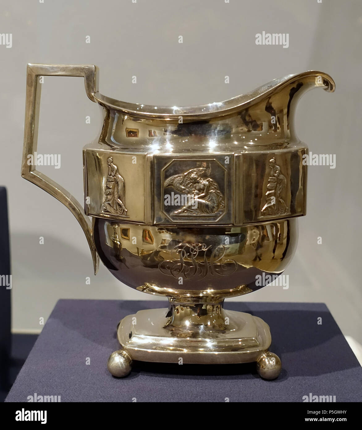 N/A. Inglese: presentano nel Museo delle Arti di Dallas Dallas, Texas, Stati Uniti d'America. 7 maggio 2017, 16:02:25. Daderot 390 Creamer da Hugh Wishart, c. 1815, argento - Museo dell'Arte di Dallas - DSC04776 Foto Stock