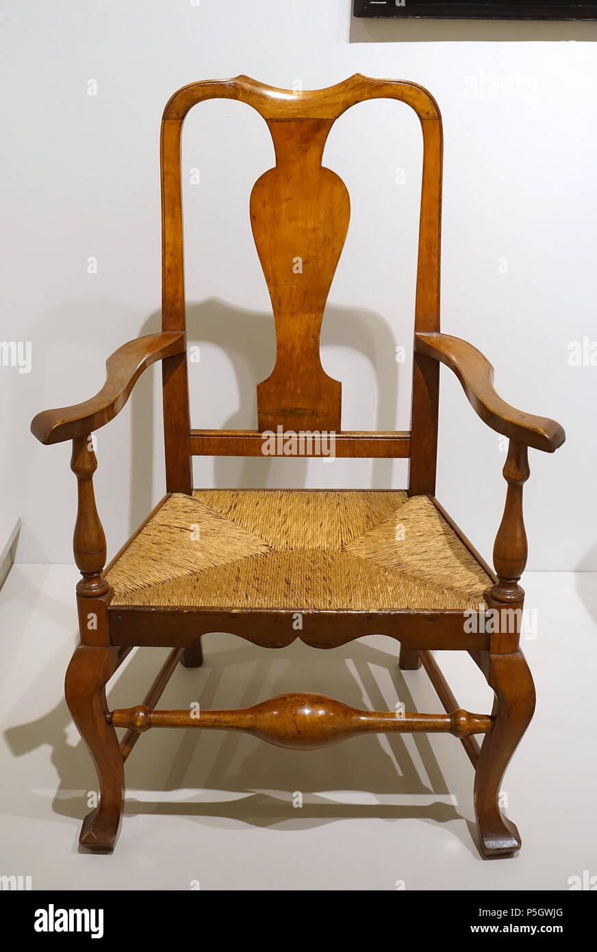 N/A. Inglese: presentano nel Museo delle Arti di Dallas Dallas, Texas, Stati Uniti d'America. 7 maggio 2017, 16:36:33. Daderot 124 Poltrona da William Savary, Philadelphia, Pennsylvania, c. 1745-1760, acero, Atlantico cedro bianco, giallo il pioppo, rush - Museo dell'Arte di Dallas - DSC04914 Foto Stock