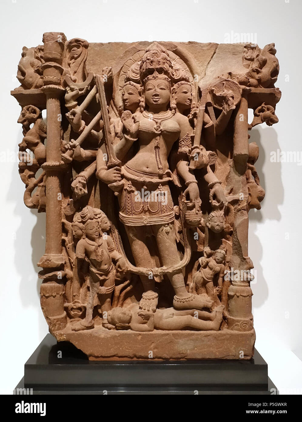 N/A. Inglese: presentano nel Museo delle Arti di Dallas Dallas, Texas, Stati Uniti d'America. 7 maggio 2017, 17:08:13. Daderot 486 Durga, Rajasthan, India, 1000s annuncio, arenaria - Museo dell'Arte di Dallas - DSC05087 Foto Stock