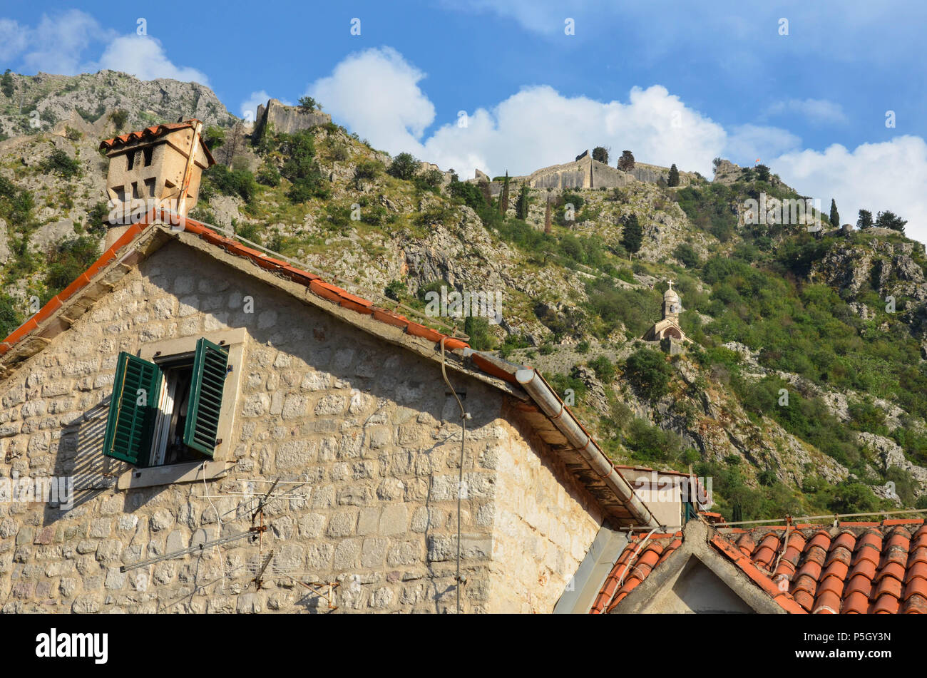 San Giovanni (San Giovanni) Rocca e Castello, la Città Vecchia, Kotor, Baia di Kotor, Montenegro Foto Stock