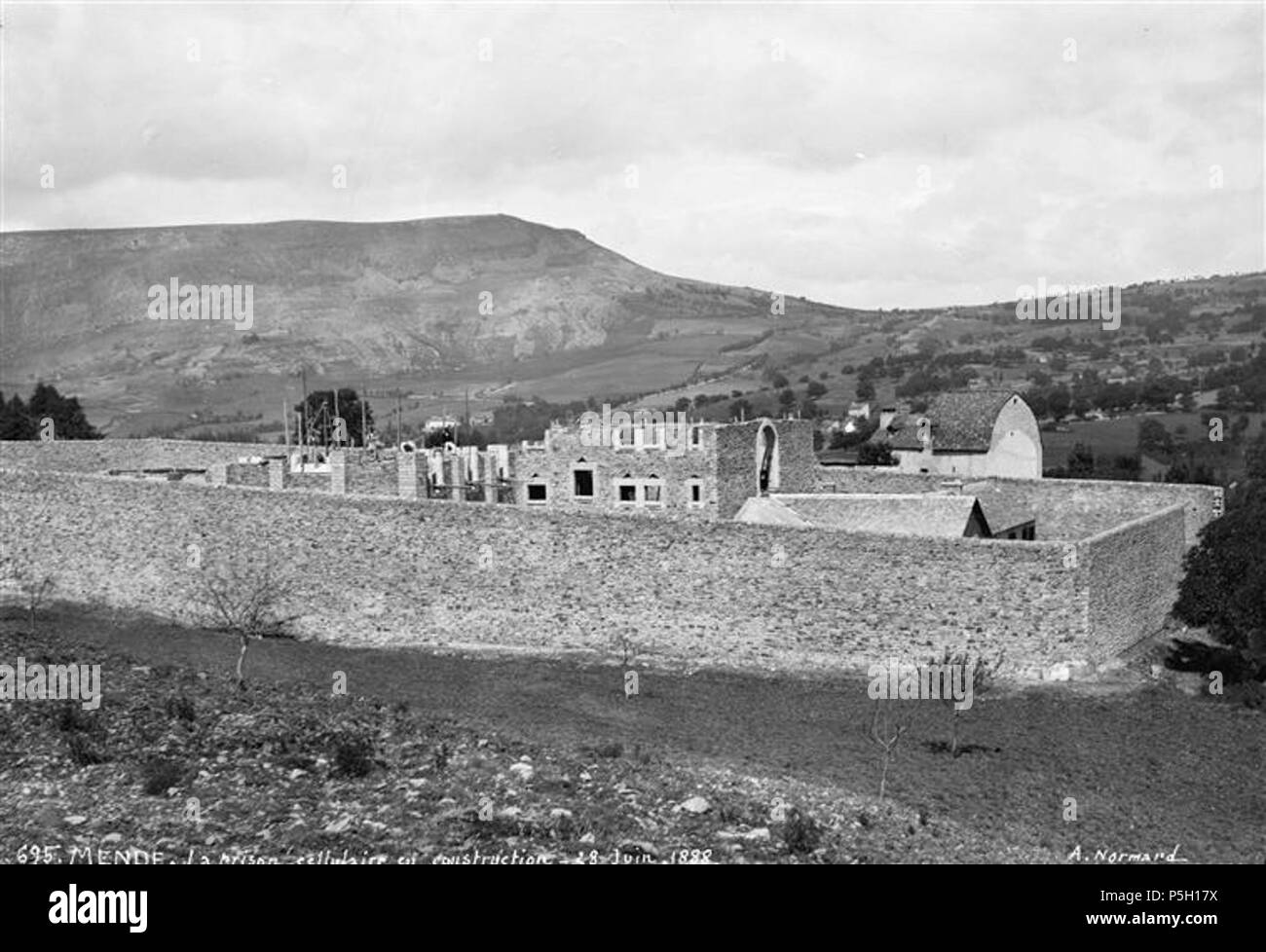 11 07-Etat de la maison cellulaire le 28 juin 1888 à Mende (Alfred-Nicolas Normand, 1888) Foto Stock