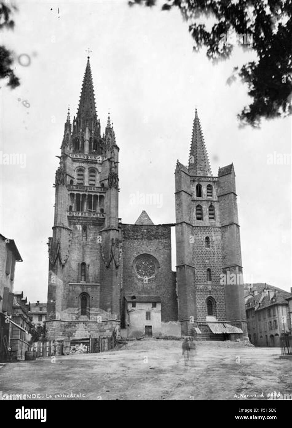 9 04-facciata occidentale de la cathédrale Notre-dame et Saint-Privat à Mende (Alfred-Nicolas Normand, 1888) Foto Stock